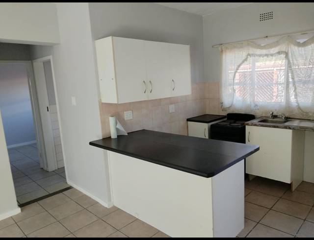 2 BEDROOM TOWNHOUSE FOR SALE IN KEMPTON PARK EXT 5
